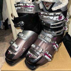 Nordica Women’s ski boots